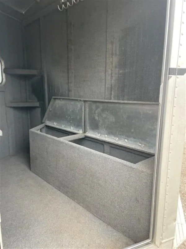 1999 Elite Custom 3 Horse Bumper Pull with 13 ft 6 in. Interior — view 12