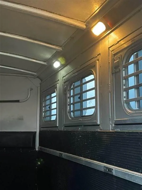 1999 Elite Custom 3 Horse Bumper Pull with 13 ft 6 in. Interior — view 19