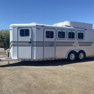 White 2000 Sooner 4 horse bumper pull trailer with roof air unit, driver-side exterior view on a gravel lot