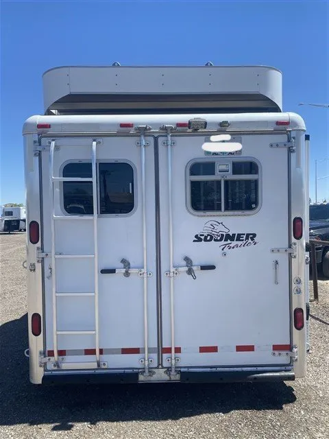 2000 Sooner 4 Horse Bumper Pull with Extra-Large Dressing Room — view 2