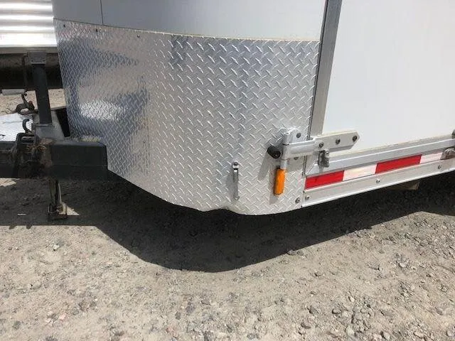 2010 Merhow 3 Horse Slant Load Bumper Pull with Rear Ramp and Tack — view 11