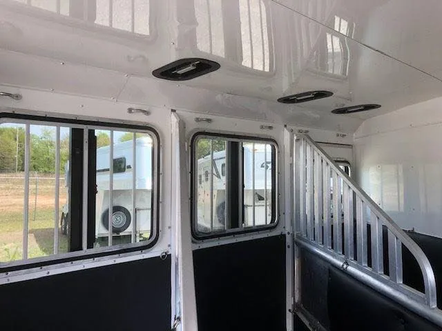 2010 Merhow 3 Horse Slant Load Bumper Pull with Rear Ramp and Tack — view 14