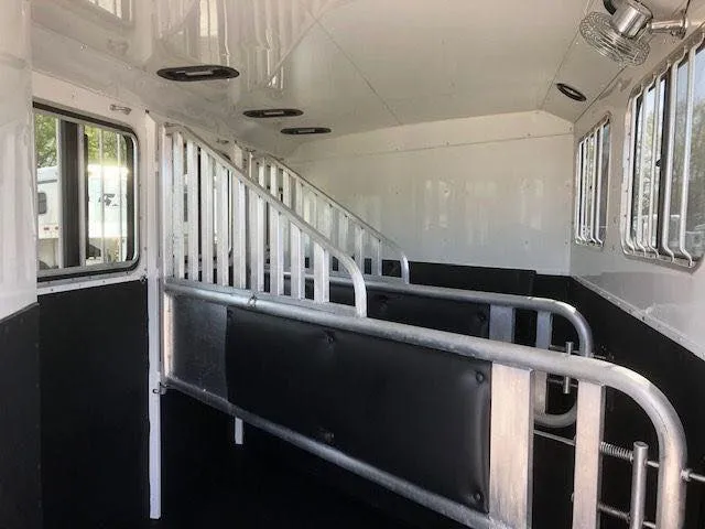 2010 Merhow 3 Horse Slant Load Bumper Pull with Rear Ramp and Tack — view 16