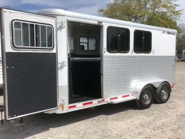 2010 Merhow 3 Horse Slant Load Bumper Pull with Rear Ramp and Tack — view 7