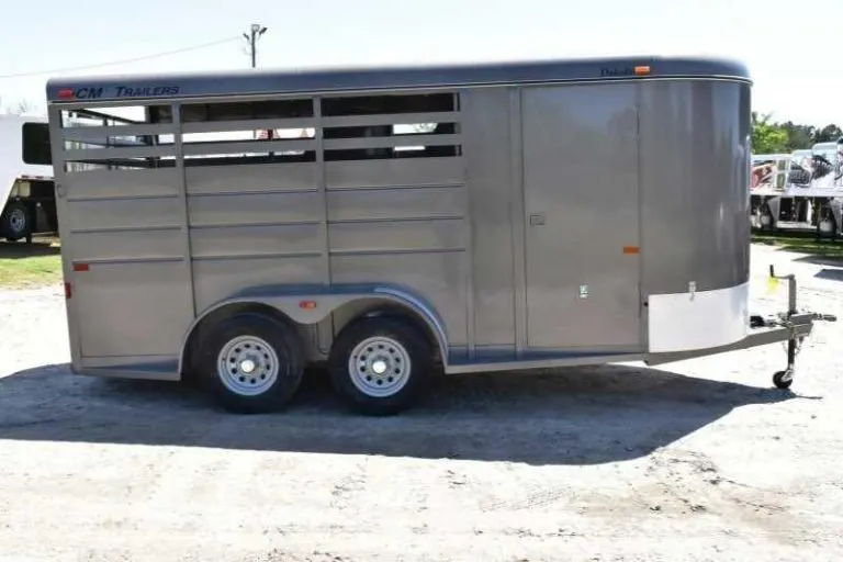 2017 CM 3HSLBP 3 Horse Bumper Pull Trailer with Dressing Room — view 11