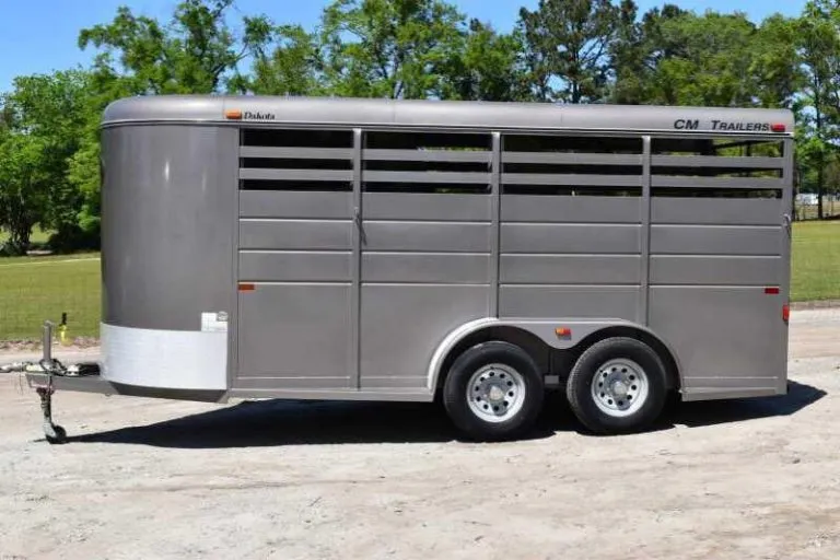 2017 CM 3HSLBP 3 Horse Bumper Pull Trailer with Dressing Room — view 13