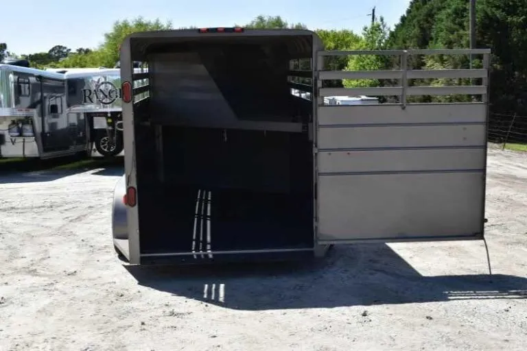 2017 CM 3HSLBP 3 Horse Bumper Pull Trailer with Dressing Room — view 2