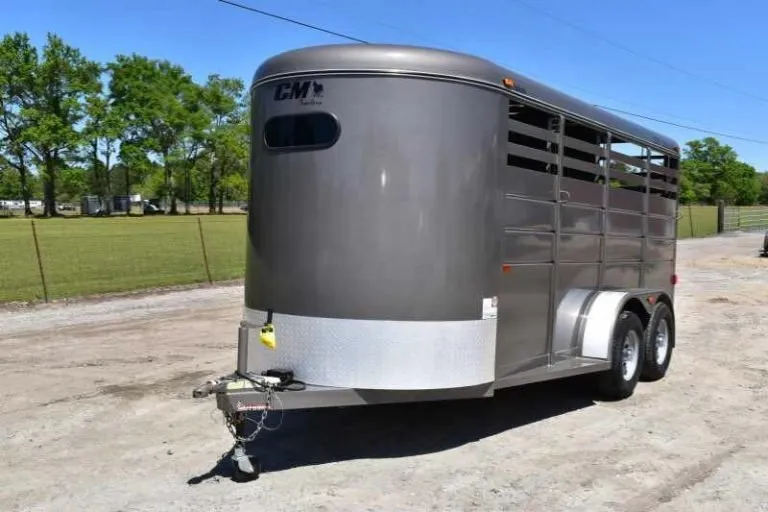 2017 CM 3HSLBP 3 Horse Bumper Pull Trailer with Dressing Room — view 3