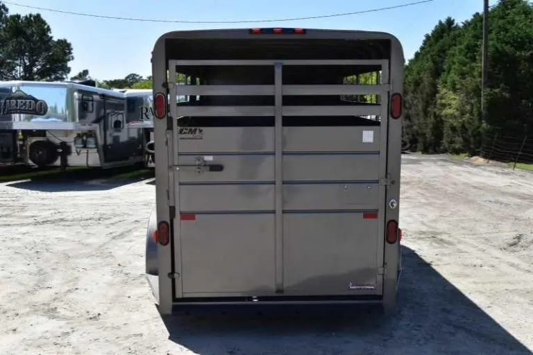 2017 CM 3HSLBP 3 Horse Bumper Pull Trailer with Dressing Room — view 4