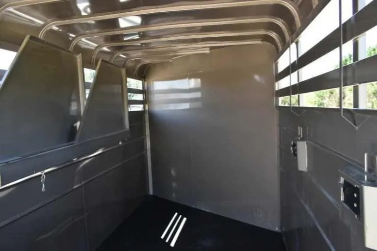 2017 CM 3HSLBP 3 Horse Bumper Pull Trailer with Dressing Room — view 9